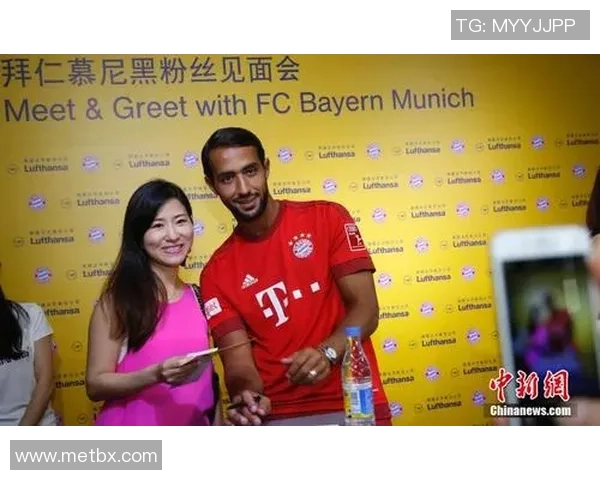 与足球明星亲密合影幼儿园版小朋友们的梦想瞬间尽显童真与活力 与足球明星亲密合影幼儿园版小朋友们的梦想瞬间尽显童真与活力