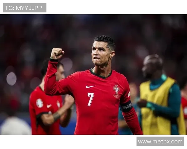 聚焦世界足球巨星的巅峰时刻与传奇人生 揭秘他们如何书写绿茵传奇 聚焦世界足球巨星的巅峰时刻与传奇人生 揭秘他们如何书写绿茵传奇