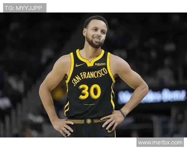 足球巨星转战篮球赛场挑战极限，跨界运动员的全新征程与梦想